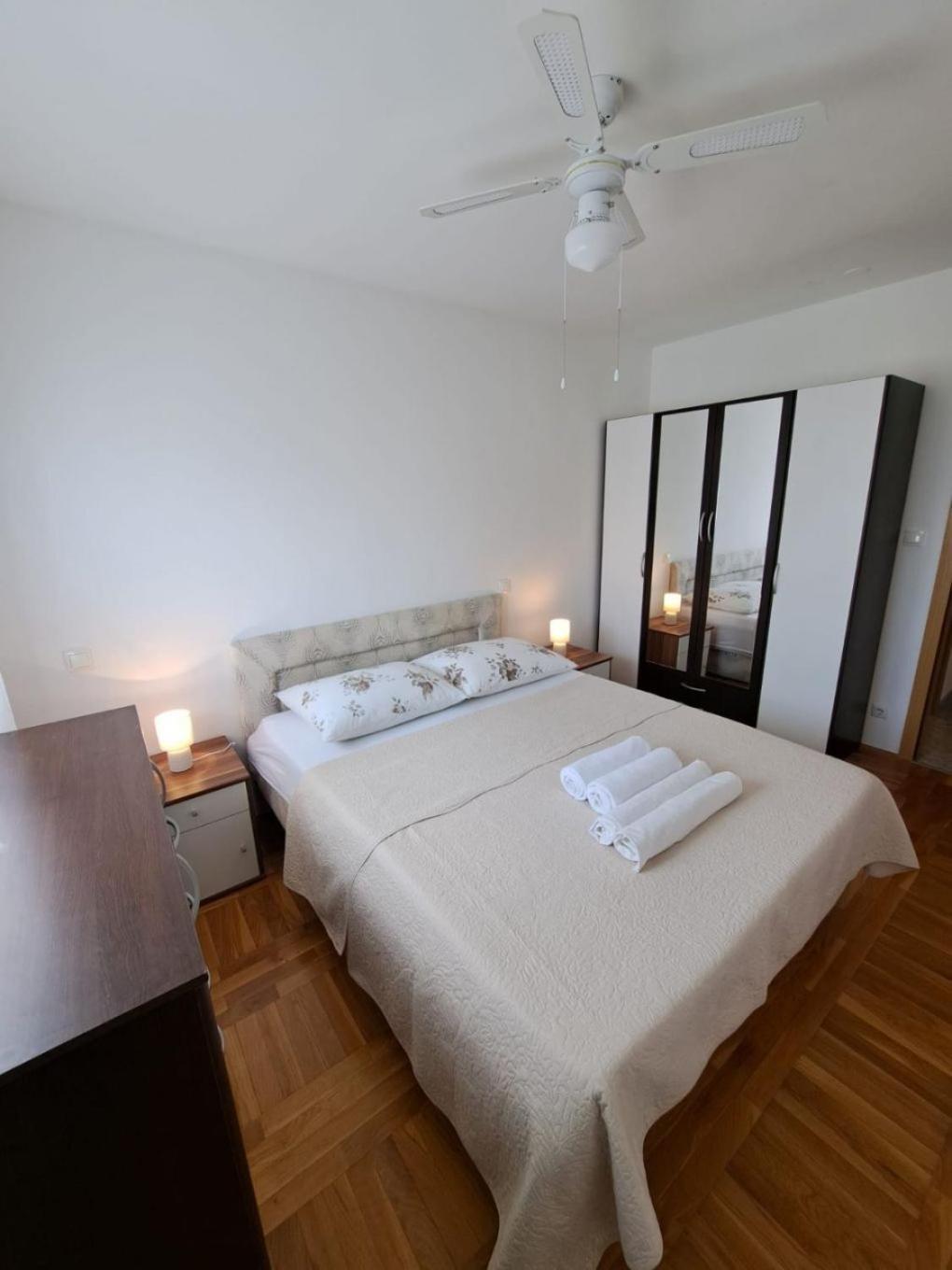 Apartment Slava - Close To The Mall Σπλιτ Εξωτερικό φωτογραφία