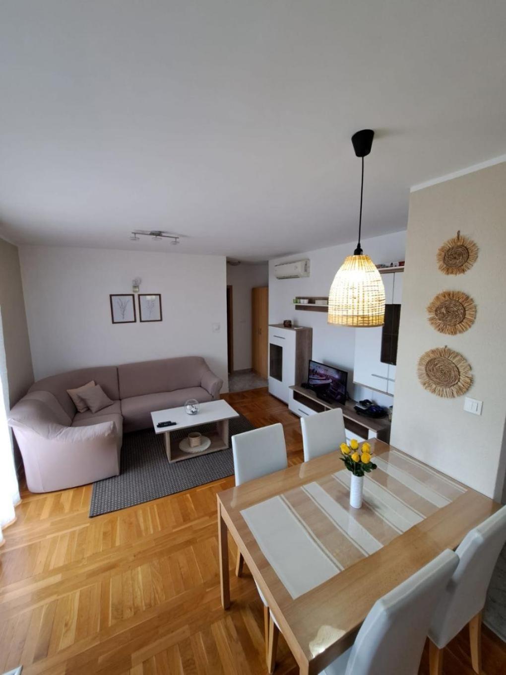 Apartment Slava - Close To The Mall Σπλιτ Εξωτερικό φωτογραφία